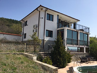 Large luxury house for sale close to the sea