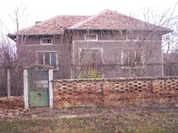 Cheep House Near The Mountain